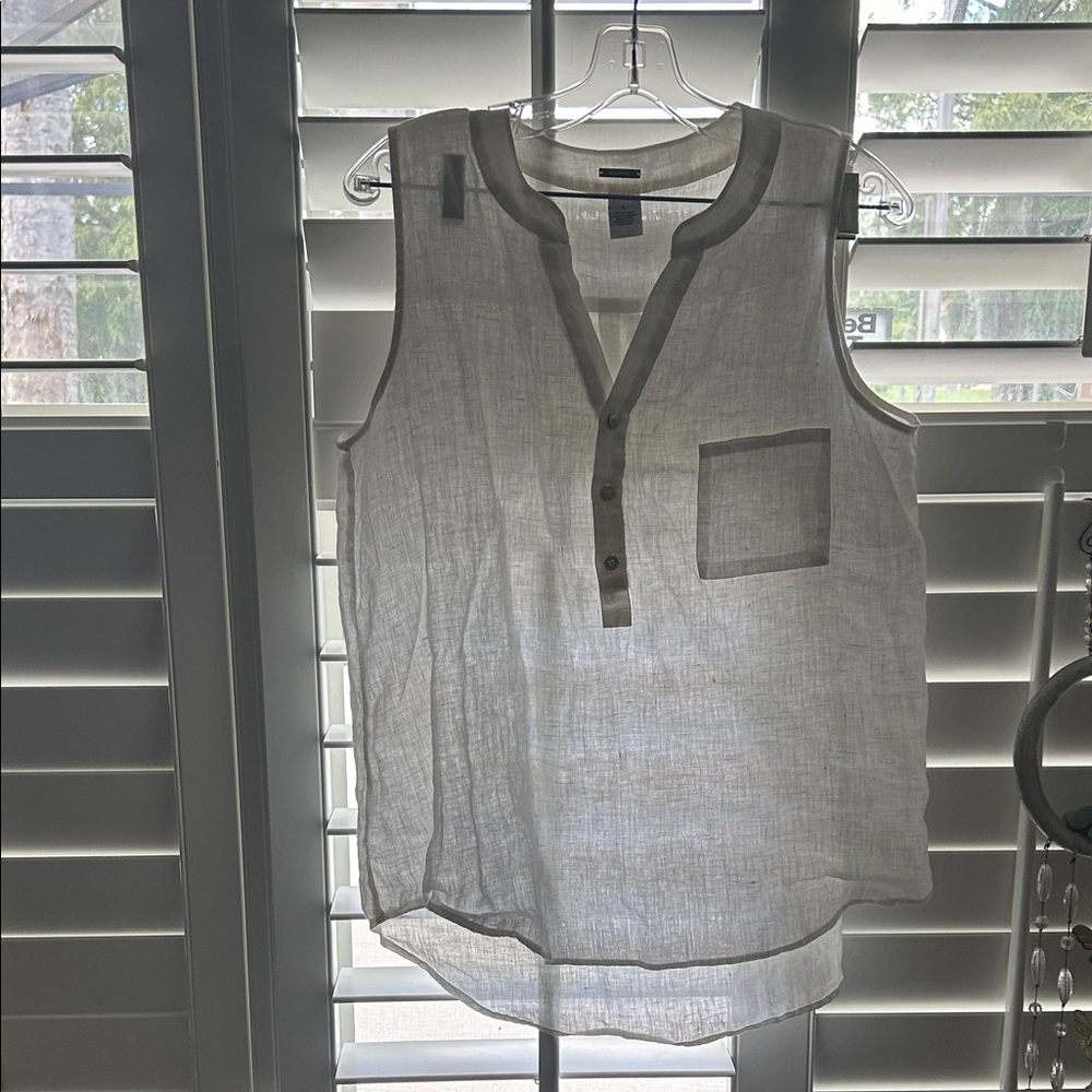 Sleeveless Button-Down linen Top